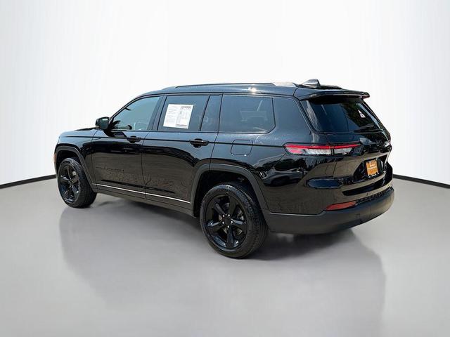 Photo of 2024 Diamond Black Crystal Pearlcoat Jeep Grand Cherokee L