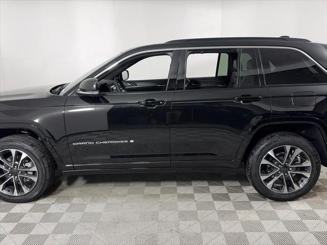Photo of 2025 Diamond Black Crystal Pearlcoat Jeep Grand Cherokee