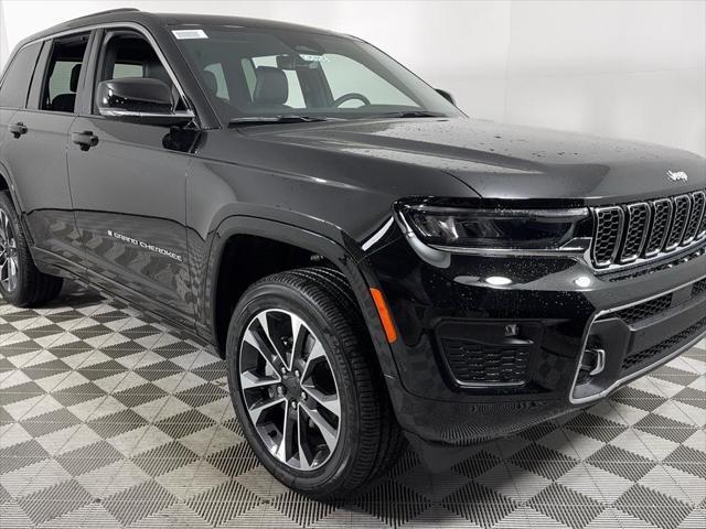 Photo of 2025 Diamond Black Crystal Pearlcoat Jeep Grand Cherokee