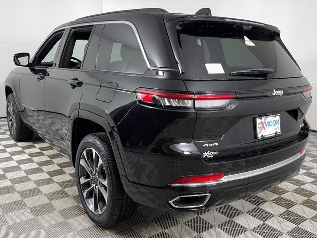 Photo of 2025 Diamond Black Crystal Pearlcoat Jeep Grand Cherokee