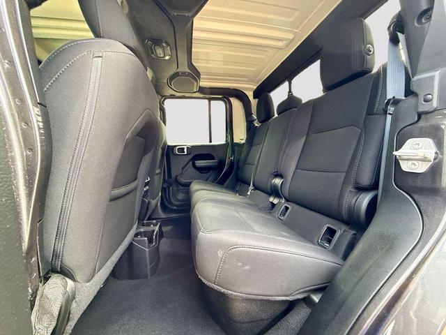 Photo of 2021 Granite Crystal Metallic Clearcoat Jeep Gladiator