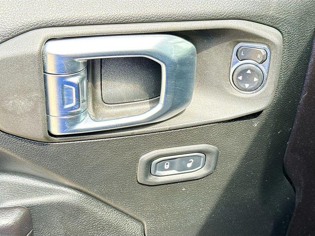 Photo of 2021 Granite Crystal Metallic Clearcoat Jeep Gladiator