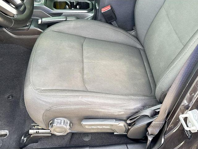 Photo of 2021 Granite Crystal Metallic Clearcoat Jeep Gladiator