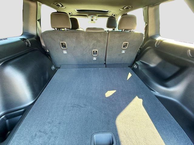 Photo of 2025 Diamond Black Crystal Pearlcoat Jeep Grand Cherokee