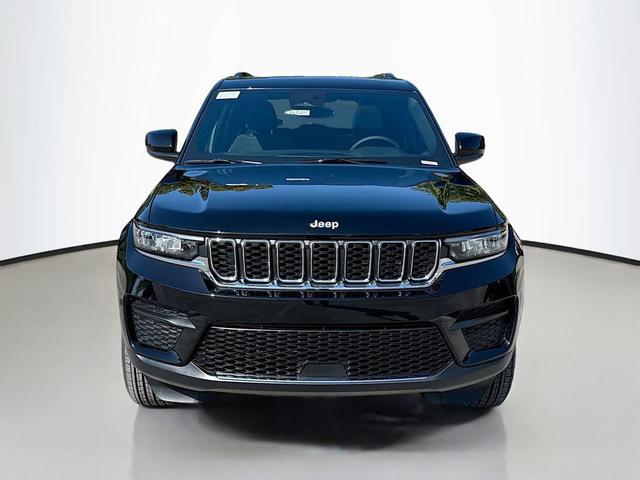 Photo of 2025 Diamond Black Crystal Pearlcoat Jeep Grand Cherokee