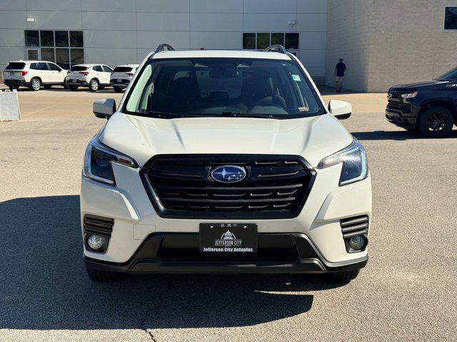 Photo of 2023 Crystal White Pearl Subaru Forester