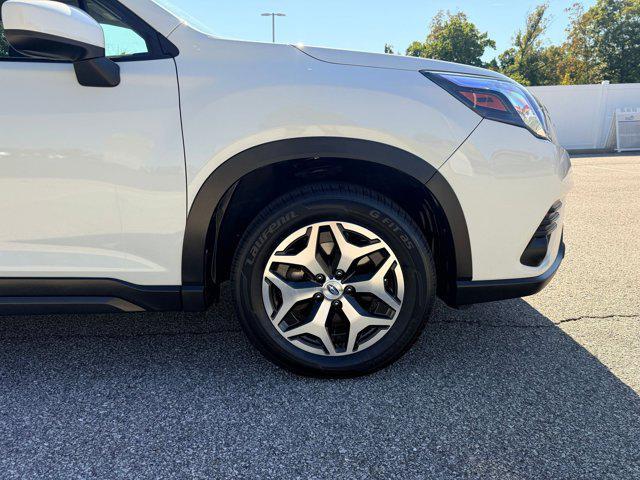 Photo of 2023 Crystal White Pearl Subaru Forester