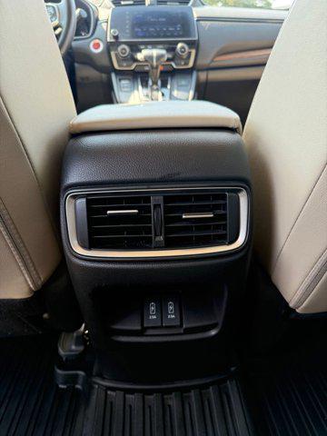 Photo of 2018 White Diamond Pearl Honda CR-V