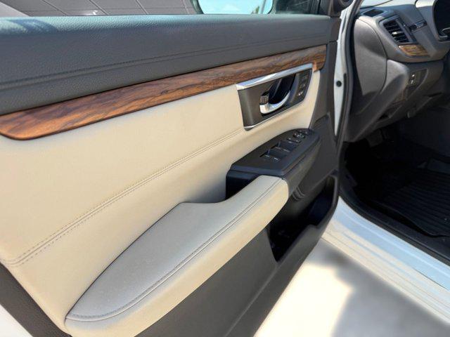 Photo of 2018 White Diamond Pearl Honda CR-V