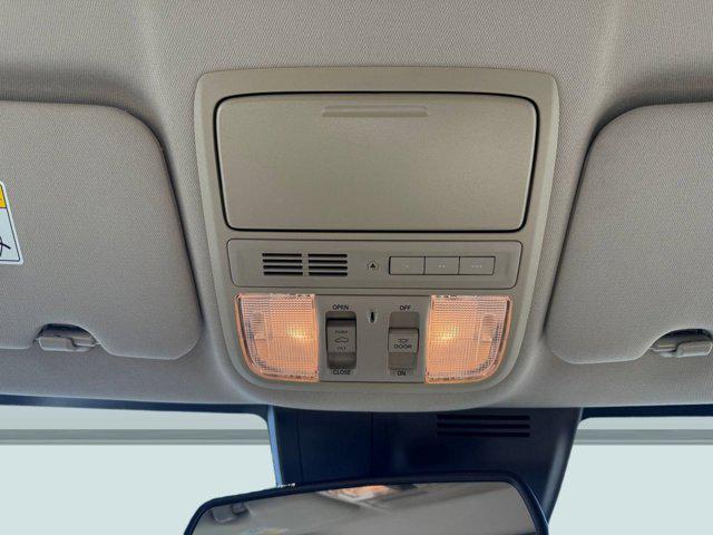 Photo of 2018 White Diamond Pearl Honda CR-V