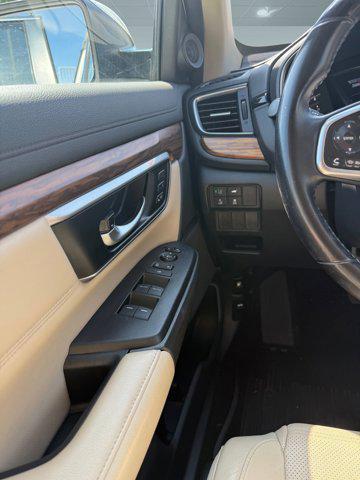 Photo of 2018 White Diamond Pearl Honda CR-V