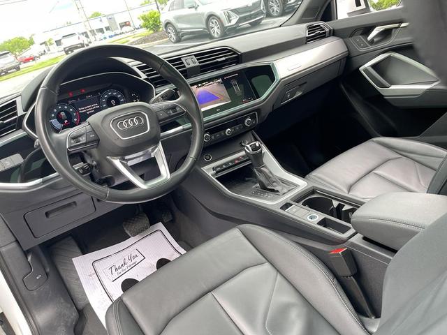 Photo of 2024 Arkona White Audi Q3