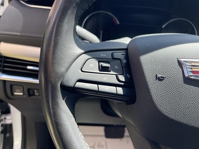 Photo of 2019 Crystal White Tri-Coat Cadillac XT4