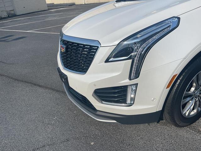 Photo of 2023 Crystal White Tri-Coat Cadillac XT5