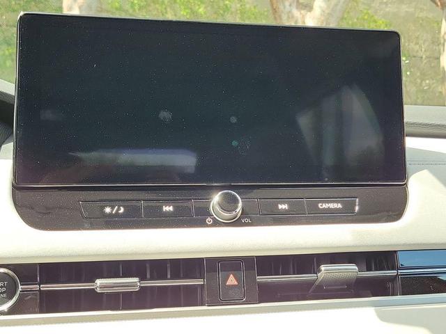 Photo of 2025 White Diamond Mitsubishi Outlander