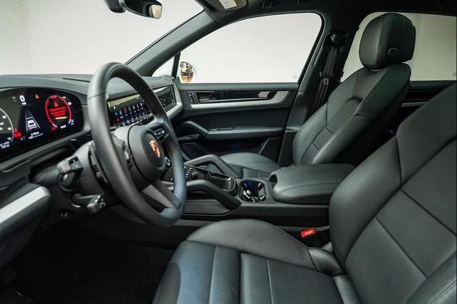 Photo of 2025 White Porsche Cayenne