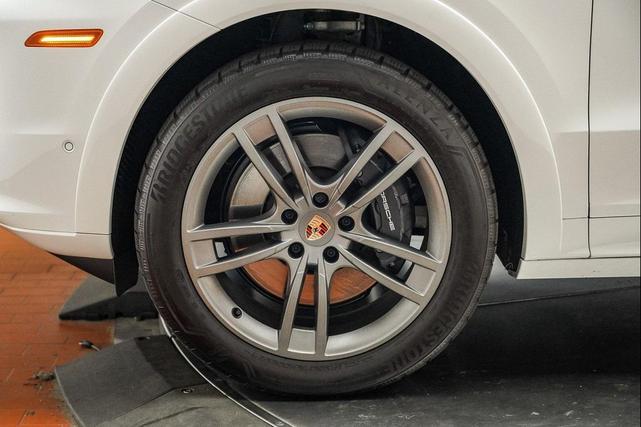 Photo of 2025 White Porsche Cayenne
