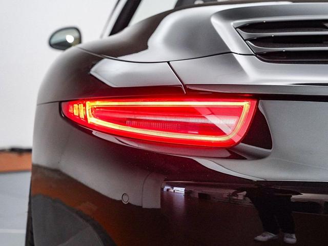 Photo of 2016 Black Porsche 911