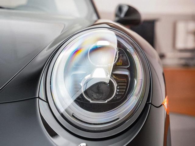 Photo of 2016 Black Porsche 911