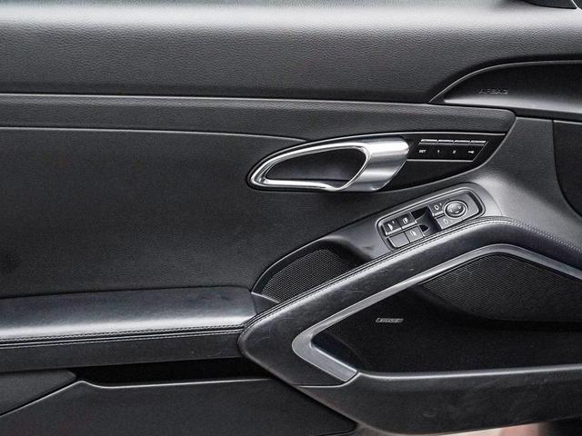 Photo of 2016 Black Porsche 911