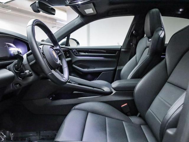 Photo of 2025 Grey Porsche Macan