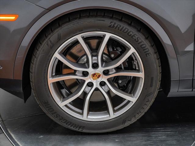 Photo of 2025 Quartzite Porsche Cayenne E-Hybrid
