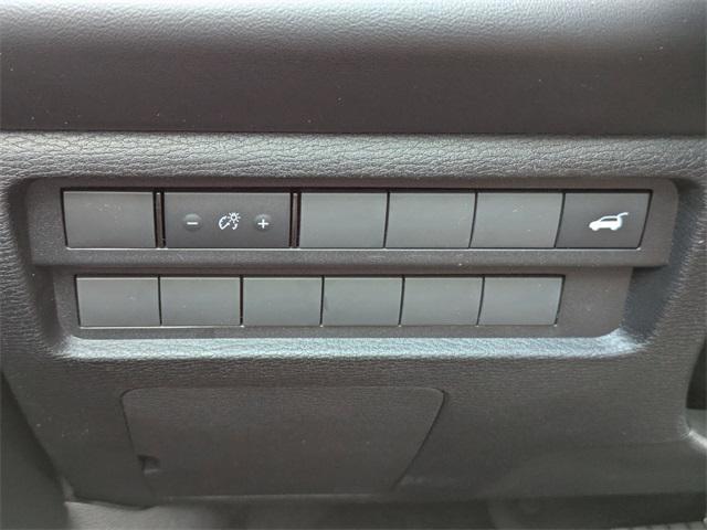 Photo of 2025 White Diamond Mitsubishi Outlander
