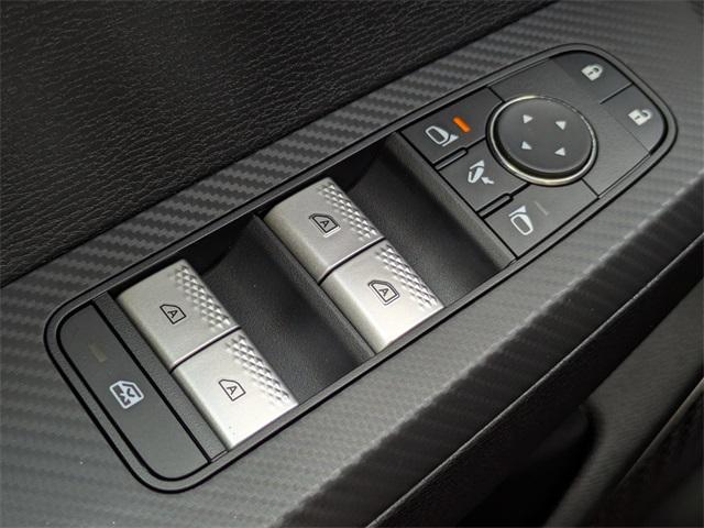 Photo of 2025 White Diamond Mitsubishi Outlander