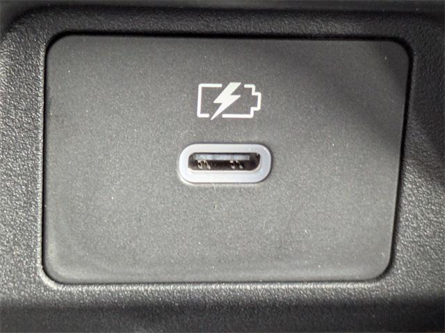 Photo of 2025 White Diamond Mitsubishi Outlander