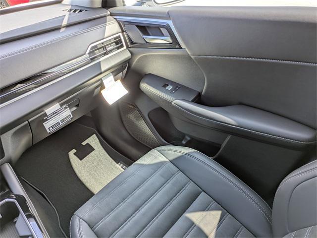 Photo of 2025 White Diamond Mitsubishi Outlander