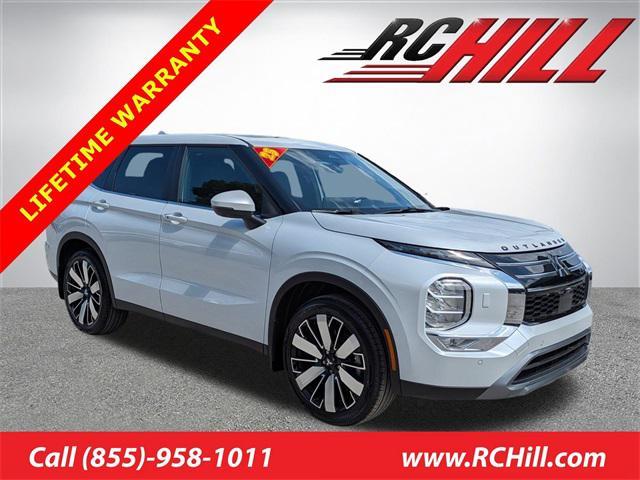 Photo of 2025 White Diamond Mitsubishi Outlander