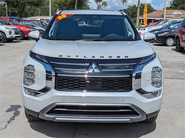 Photo of 2025 White Diamond Mitsubishi Outlander