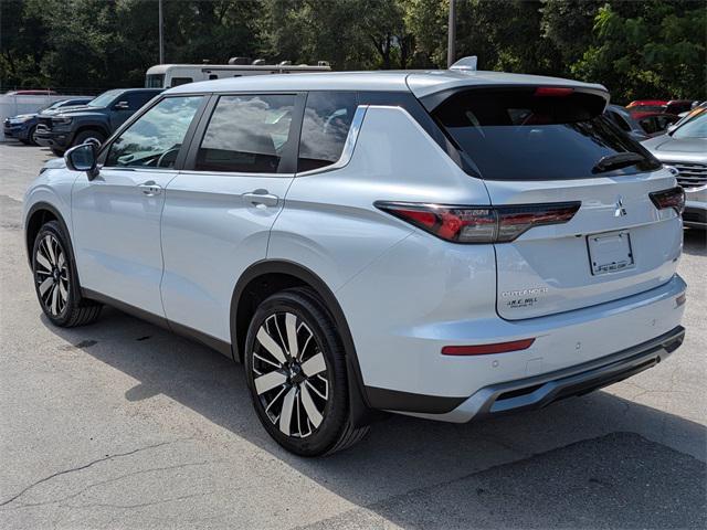Photo of 2025 White Diamond Mitsubishi Outlander