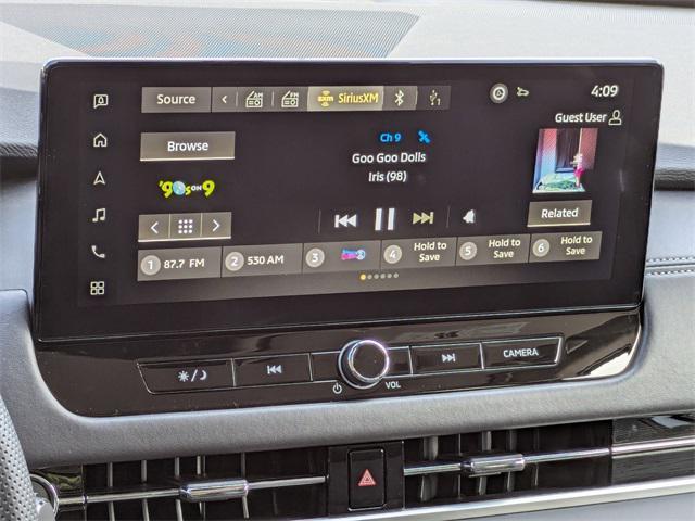 Photo of 2025 White Diamond Mitsubishi Outlander