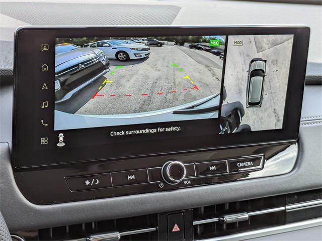 Photo of 2025 White Diamond Mitsubishi Outlander