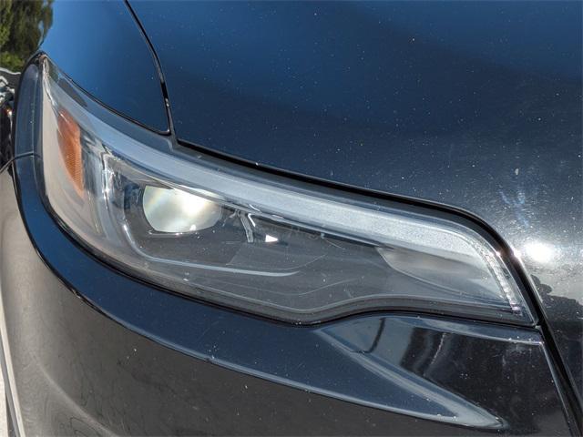 Photo of 2021 Diamond Black Crystal Pearlcoat Jeep Cherokee