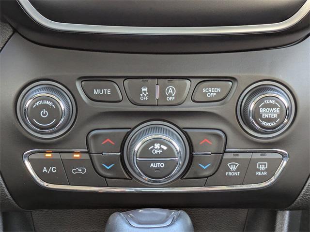 Photo of 2021 Diamond Black Crystal Pearlcoat Jeep Cherokee