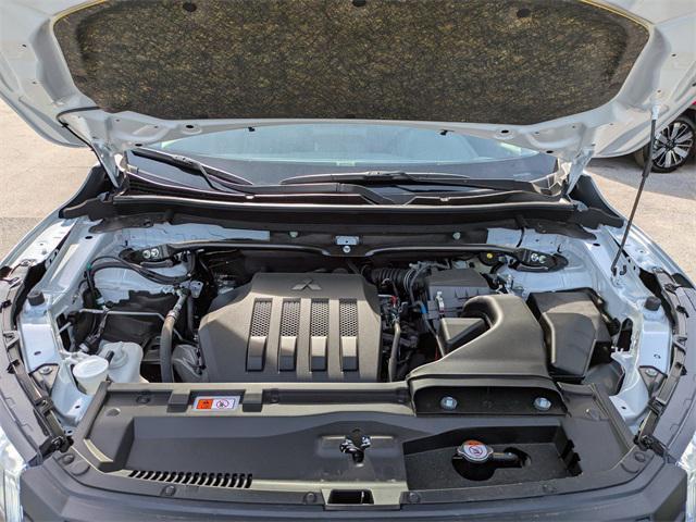 Photo of 2025 White Diamond Mitsubishi Eclipse Cross