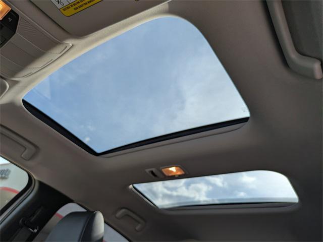 Photo of 2025 White Diamond Mitsubishi Eclipse Cross