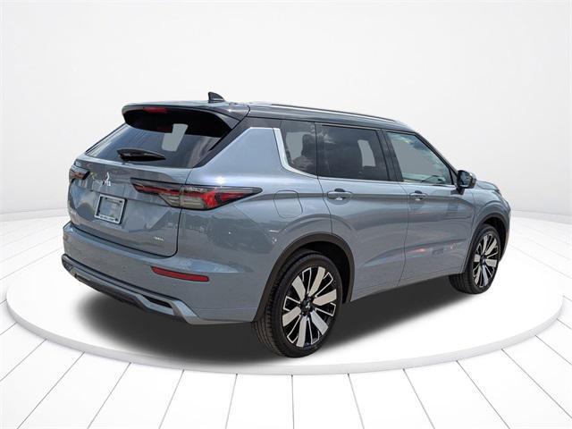 Photo of 2025 Moonstone Gray Metallic W/ Black Roof Mitsubishi Outlander