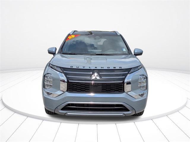 Photo of 2025 Moonstone Gray Metallic W/ Black Roof Mitsubishi Outlander