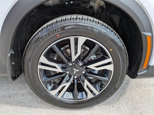 Photo of 2025 White Diamond Mitsubishi Eclipse Cross
