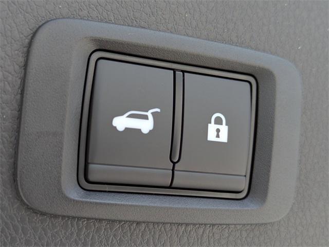 Photo of 2025 White Diamond Mitsubishi Eclipse Cross