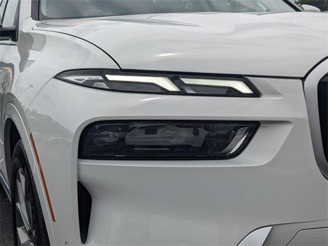 Photo of 2023 White BMW X7