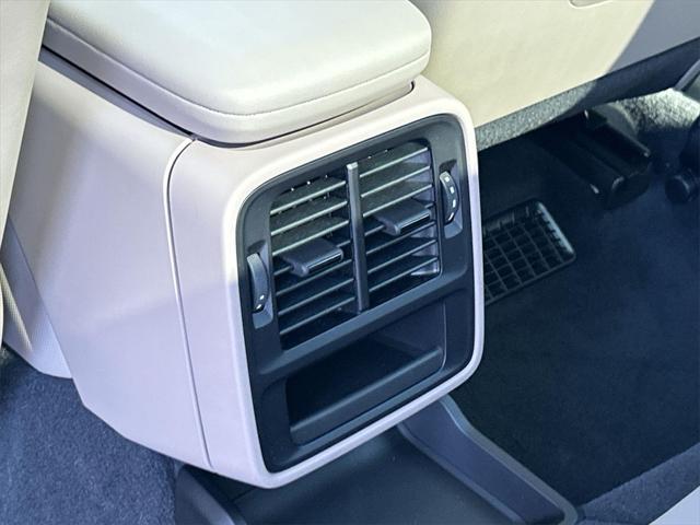 Photo of 2022 White Porsche Taycan
