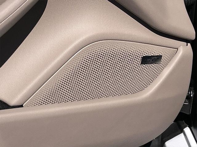 Photo of 2022 White Porsche Taycan