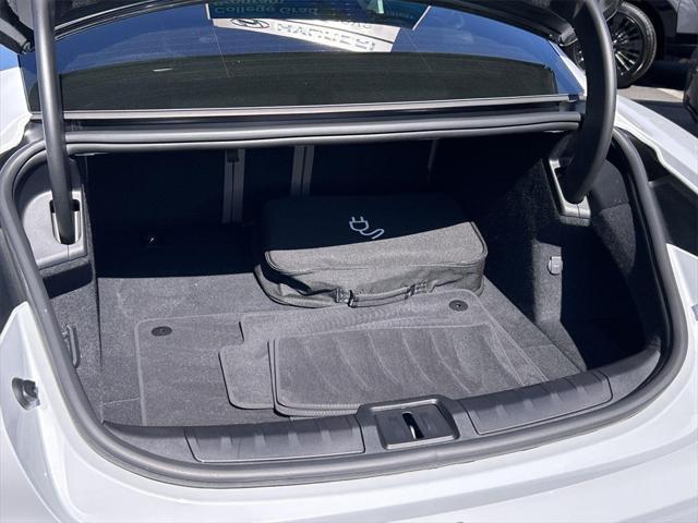 Photo of 2022 White Porsche Taycan