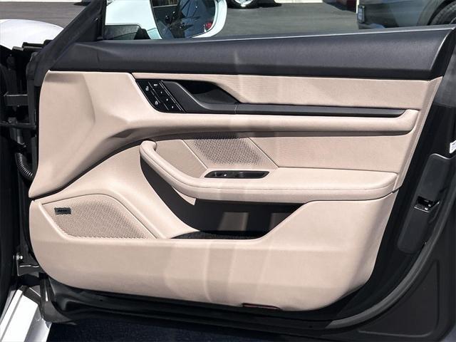 Photo of 2022 White Porsche Taycan