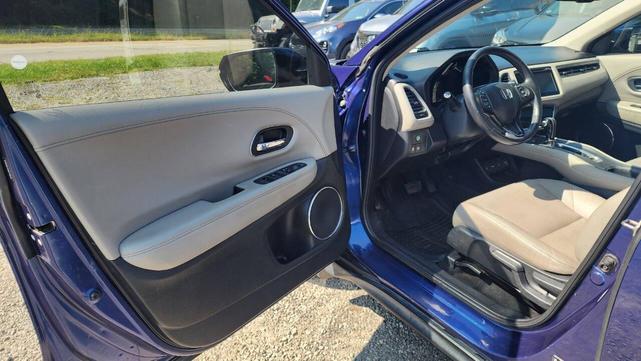 Photo of 2016 Deep Ocean Pearl Honda HR-V