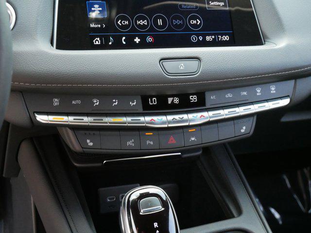 Photo of 2022 Crystal White Tricoat Cadillac XT4